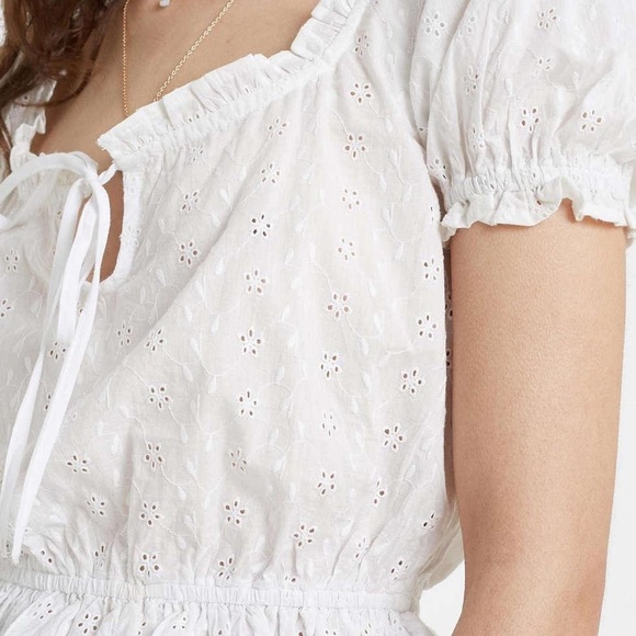 Urban Outfitters Riley eyelet puff sleeve top - Picture 2 of 5